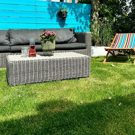 Modern Free Parking 4* 赞德沃特