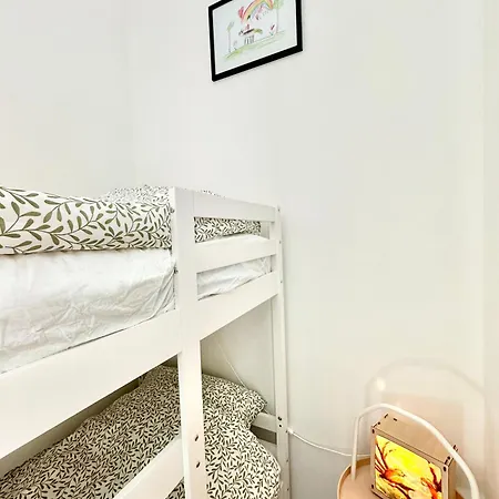 Modern Free Parking 4* 赞德沃特