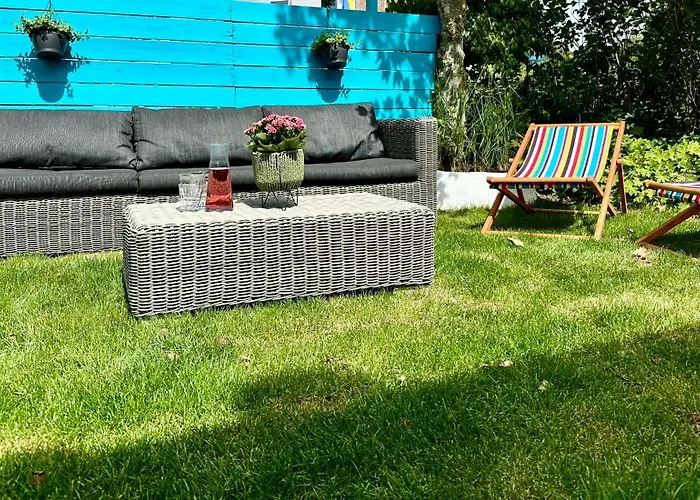 Modern Free Parking 4* 赞德沃特